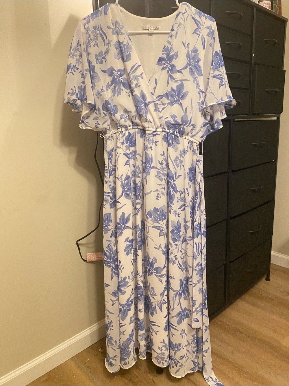 Floral White and Blue Maxi Dress with V-Neck and Drawstring Waist